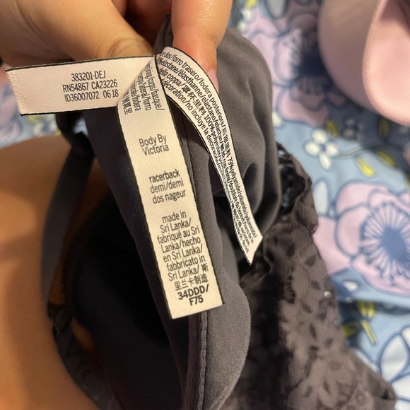 Victoria Secret Demi Bra - Picture 6 of 6